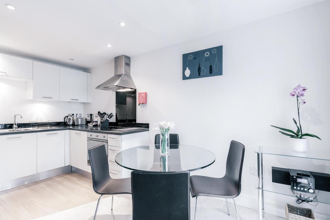 Roomspace Serviced Apartments - Capitol Square Epsom Exteriör bild